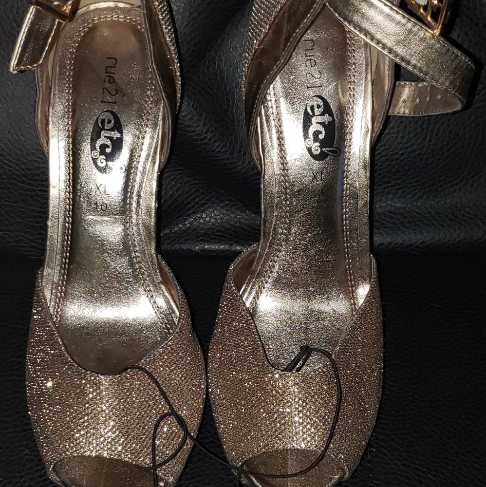 Ankle Strapped Glitter Gold Stalidos - Picture 2 of 6